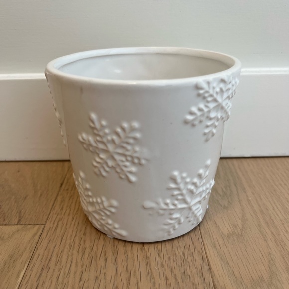Home Decor Accent White Snowflake Vase - Picture 2 of 4